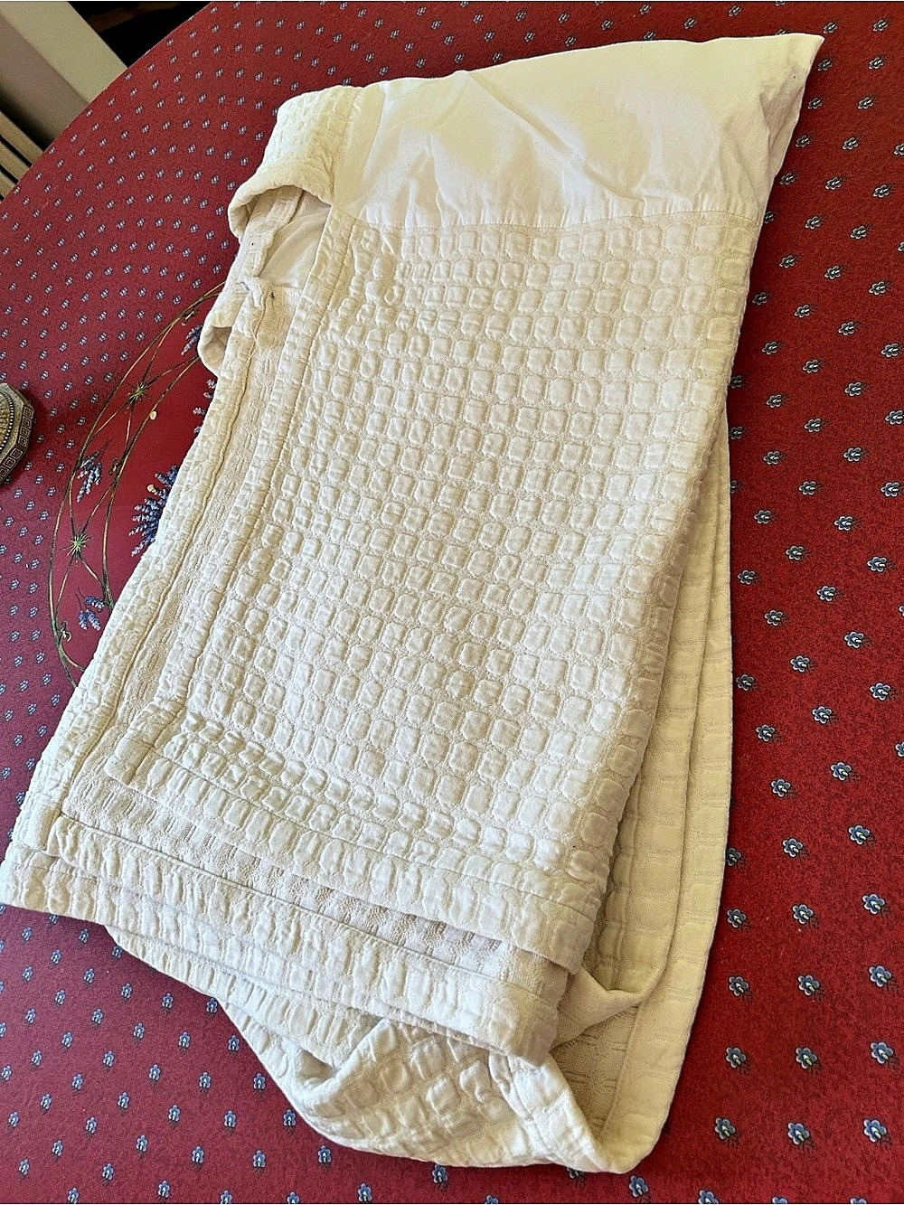 Pottery Barn Textured Twin bed  Skirt in Cream Like New